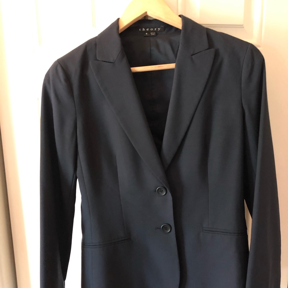 Theory Suit, size 6 Jacket and size 6 pants, Navy